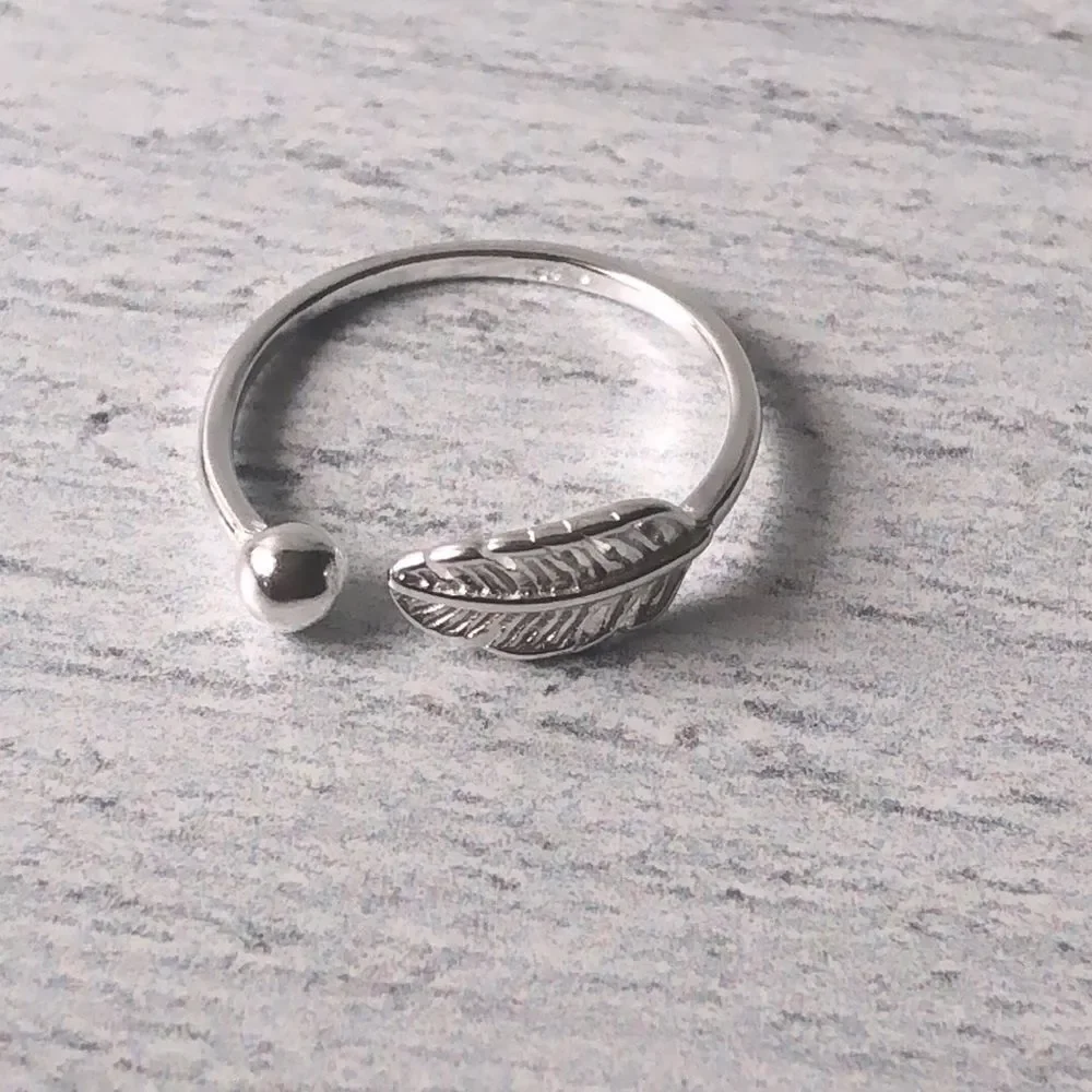 100% Sterling silver 925 Leaf 🍃adjustable ring